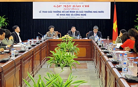 ກອງປະຊຸມຂ່າວ “ ພິທີມອບລາງວັນໂຮ່ຈິມິນ ” ກ່ຽວກັບດ້ານວິທະຍາສາດປີ 2010